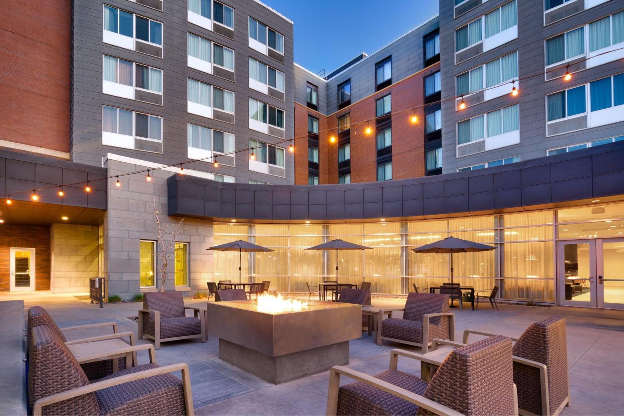 Courtyard Lincoln Downtown Otel Dış mekan fotoğraf